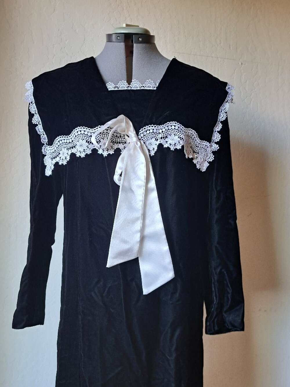 Gunne sax black velvet sailor collar dress